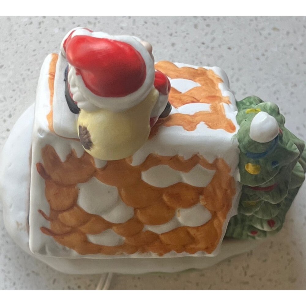 Santa Going Down the Chimney Ceramic House Lamp Decoration Christmas Tree Works - Picture 6 of 11